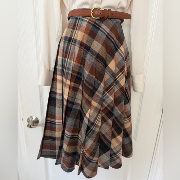 Vintage 70s Wool Plaid Full A-Line Pleated Skirt in Brown, Gray, and Tan Sz S - Picture 2 of 11